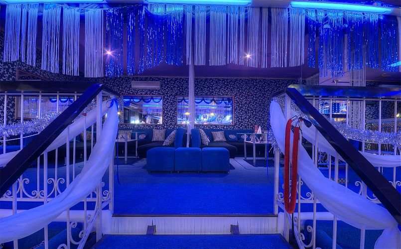First club. Ночной клуб Новосибирск. Клуб first. Club first Новосибирск. Новосибирск улица с клубами.
